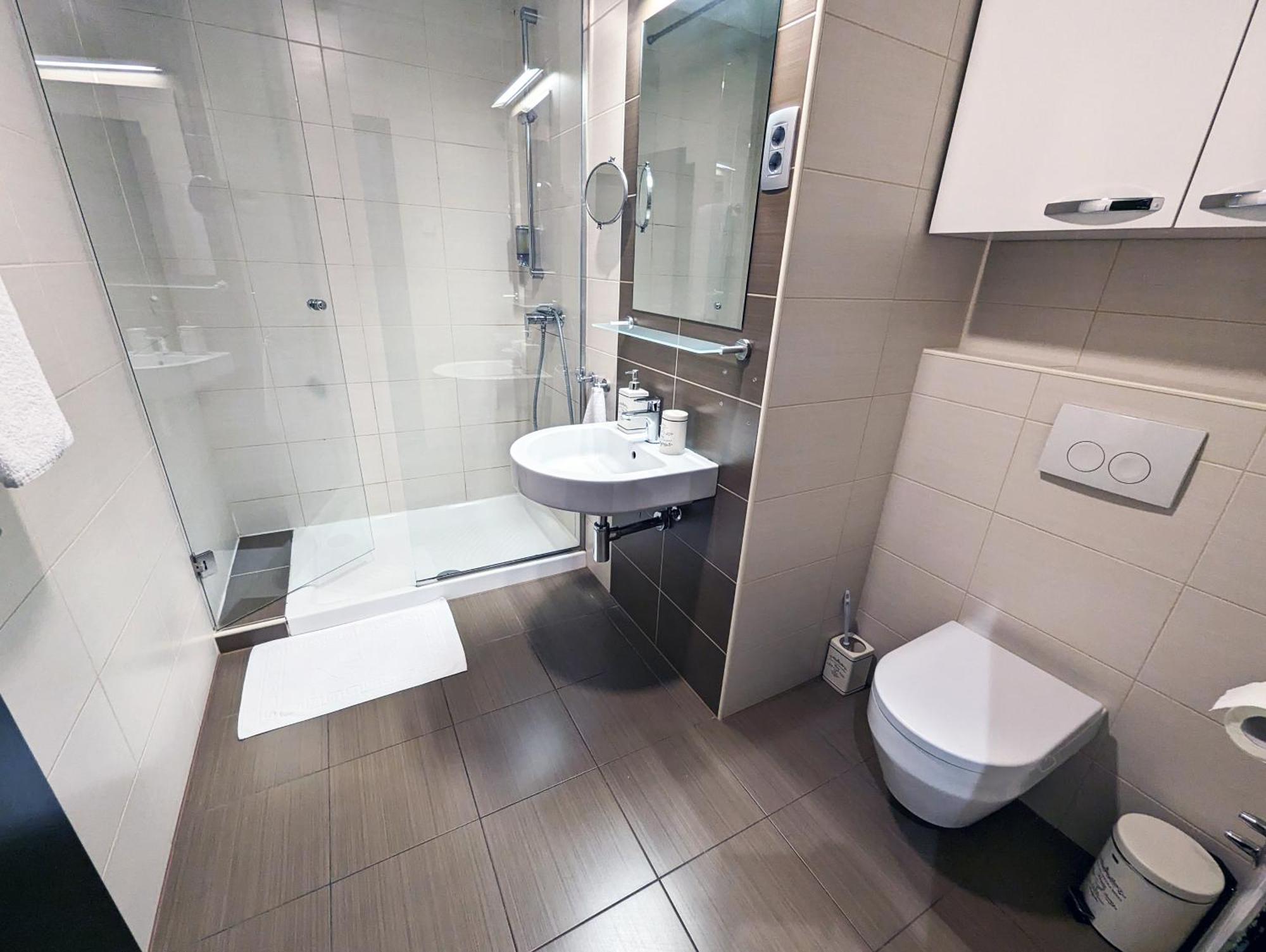 Nitro Rooms Ljubljana Buitenkant foto