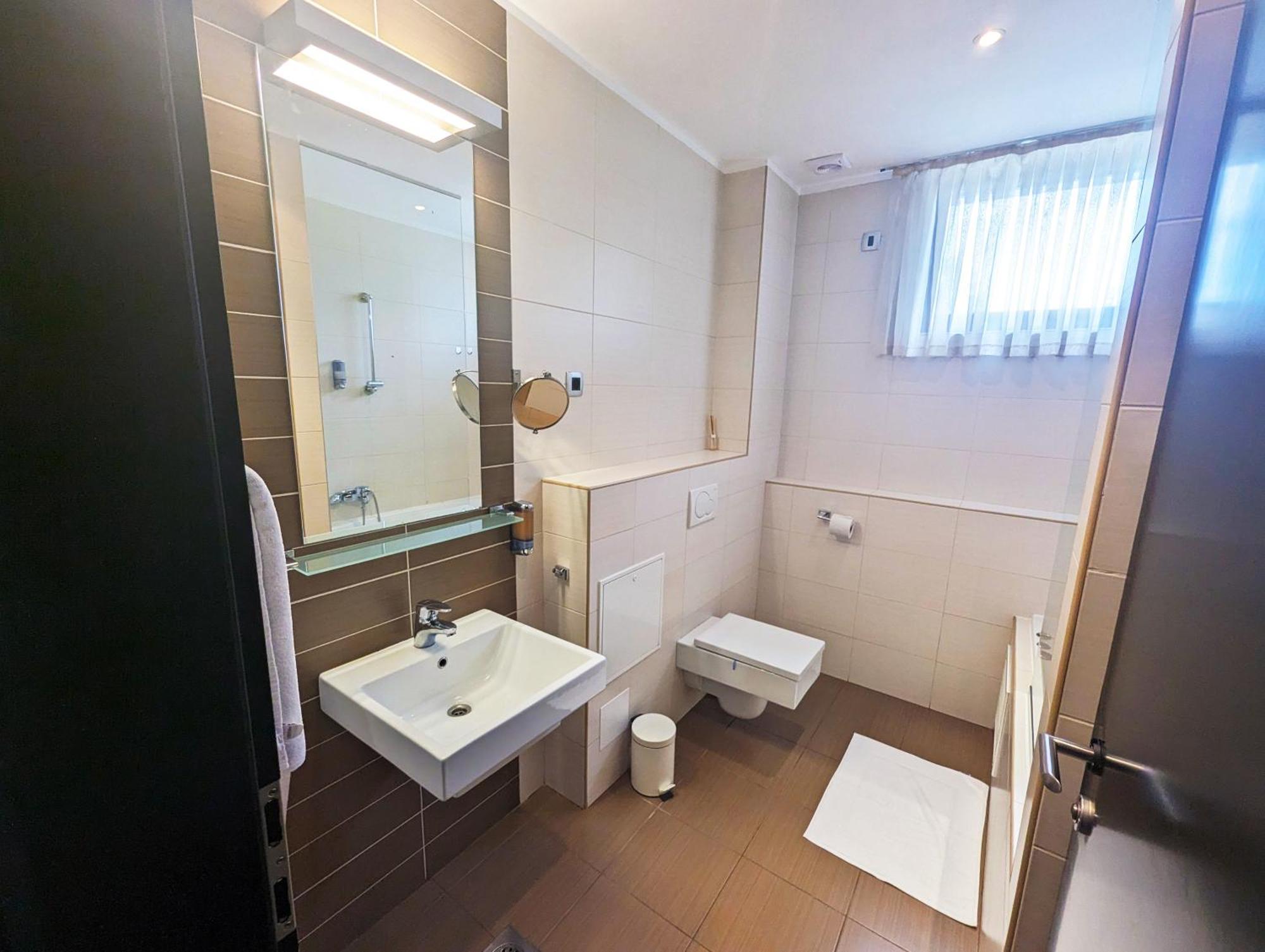 Nitro Rooms Ljubljana Buitenkant foto